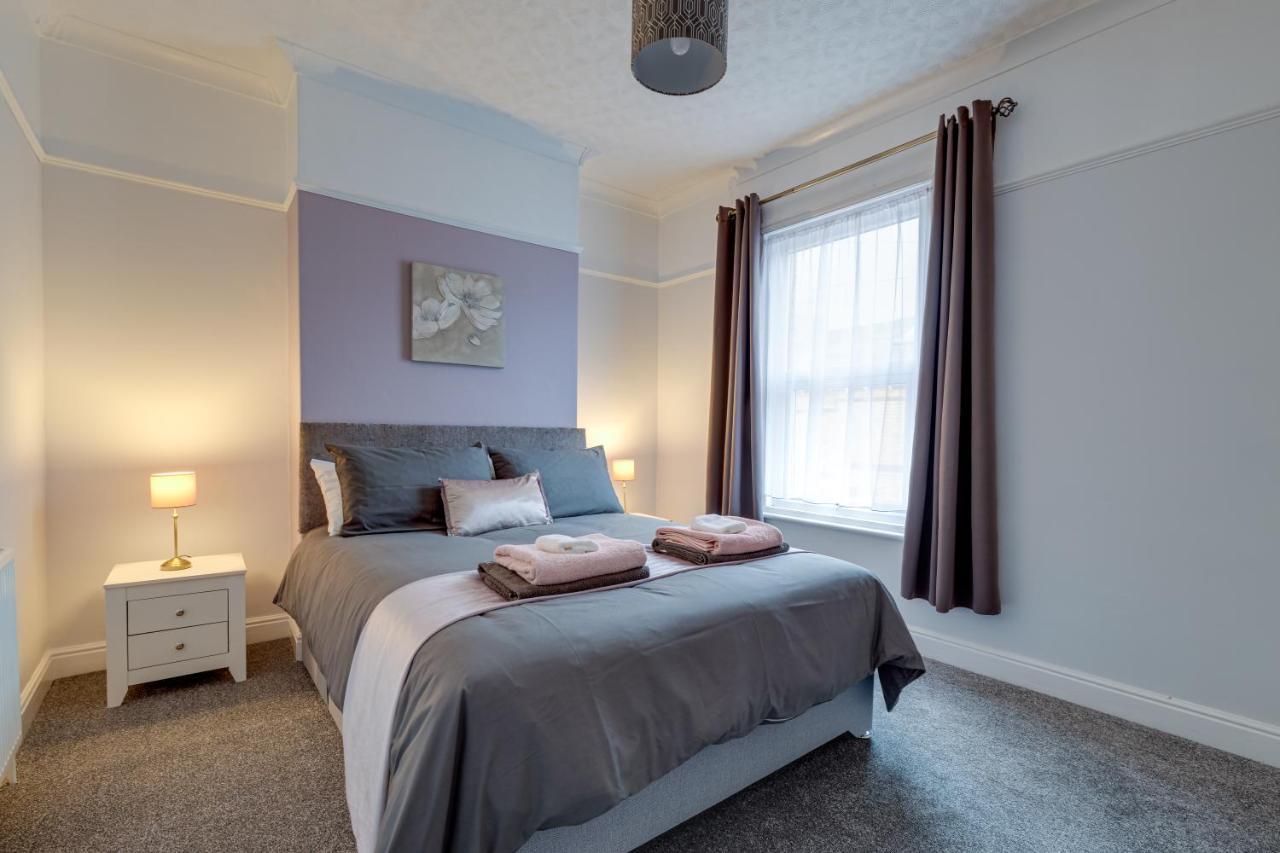 Sandy House * Scarborough